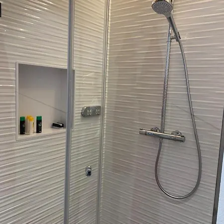 Alti Post Zentralgelegene, Stilvolle Dachwohnung Apartment *