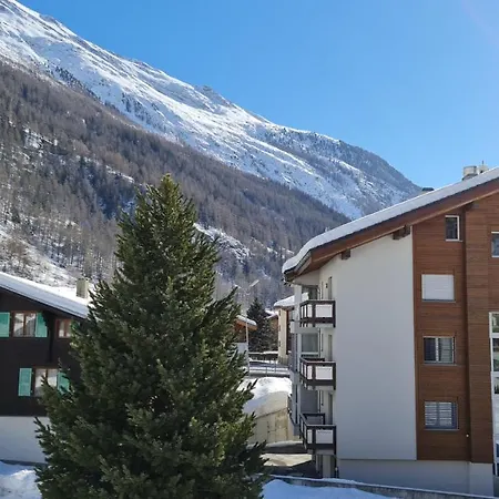 Apartment Alti Post Zentralgelegene, Stilvolle Dachwohnung Täsch