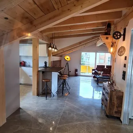 Alti Post Zentralgelegene, Stilvolle Dachwohnung * Täsch