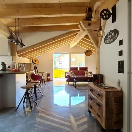 Alti Post Zentralgelegene, Stilvolle Dachwohnung