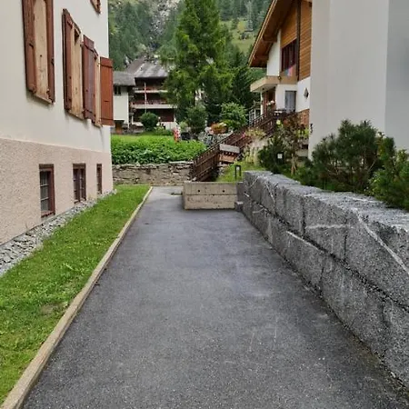 Alti Post Zentralgelegene, Stilvolle Dachwohnung Täsch