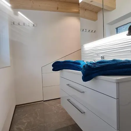 Alti Post Zentralgelegene, Stilvolle Dachwohnung Apartment