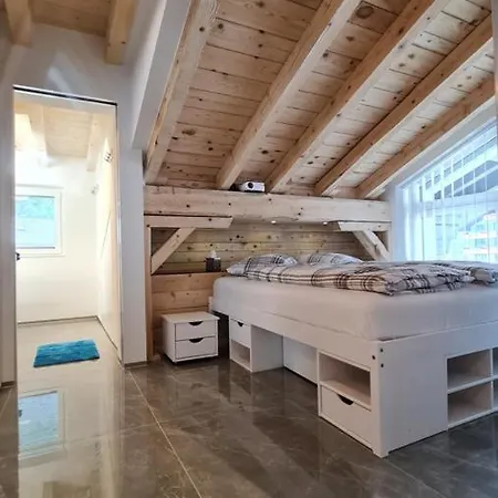 Apartment Alti Post Zentralgelegene, Stilvolle Dachwohnung Täsch